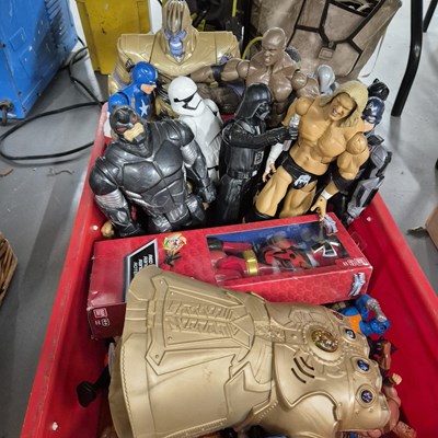 Lot 862 - A box of various toy action figures