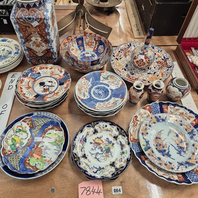 Lot 864 - A group of antique and later oriental Imari...