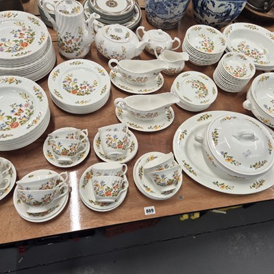 Lot 869 - An extensive Aynsley tea and dinner service