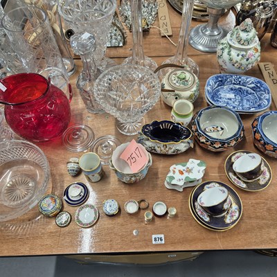 Lot 876 - A miscellaneous collection of decorative china...