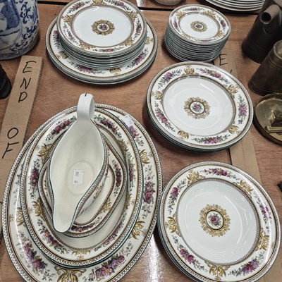 Lot 882 - A Wedgwood part dinner service