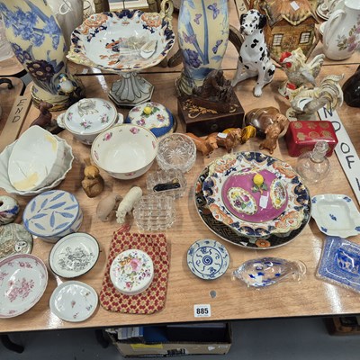 Lot 885 - A pair of table lamps, various dog figurines,...