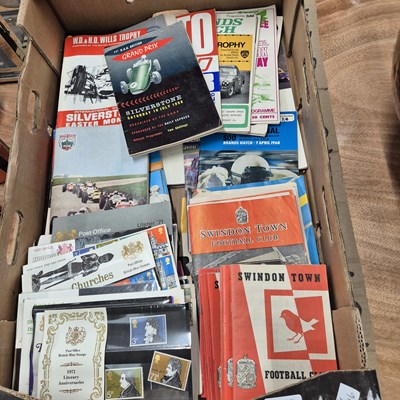 Lot 919 - A collection of vintage motor racing...