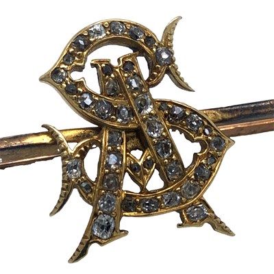 Lot 1197 - An antique diamond set ‘SA’ initial bar brooch,...
