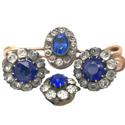 Lot 1201 - A small group of blue and white paste...