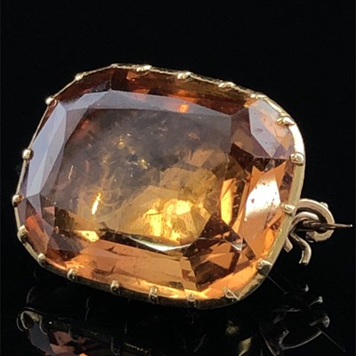 Lot 1209 - An 18ct gold brooch set with a large...