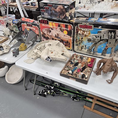 Lot 973 - A large selection of vintage Star Wars models...