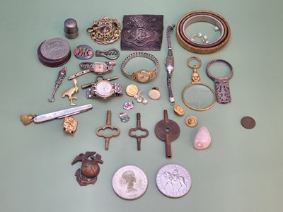 Lot 1216 - A mixed group of collectables to include...