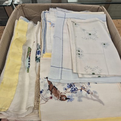 Lot 993 - A box of various table linens, etc.
