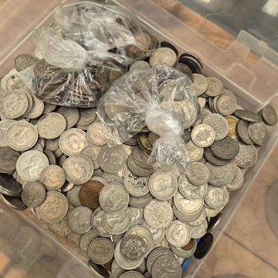 Lot 995 - A large collection of vintage GB coinage