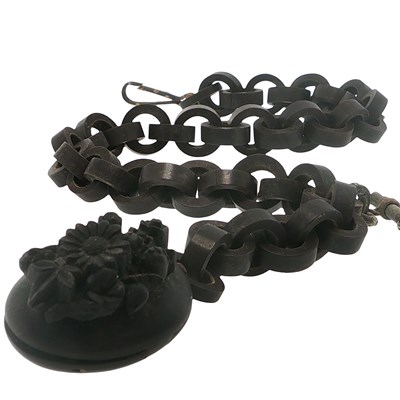 Lot 1223 - An antique 9ct hallmarked gold opal and seed...