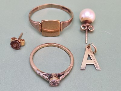 Lot 1235 - A 9ct and platinum stamped illusion set...