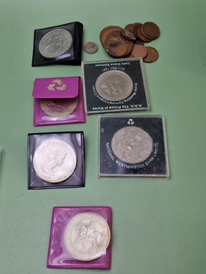 Lot 1297 - Six 20th century crowns, a ten shilling note,...