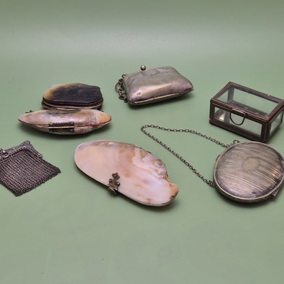 Lot 1259 - A mixed group of purses and small cases,...