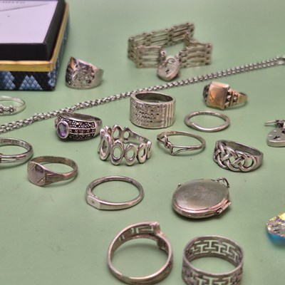Lot 1261 - A collection of silver jewellery, including a...