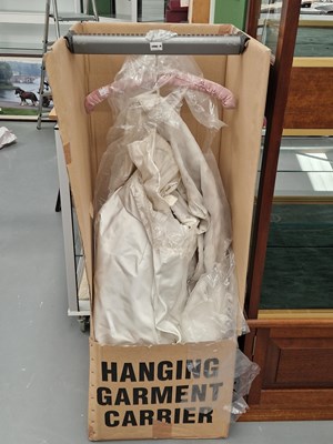 Lot 1000A - A Muriel Martin wedding dress