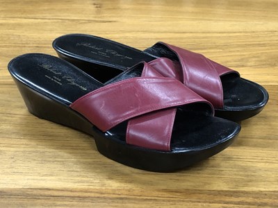 Lot 20 - Shoes - A pair of Robert Clergerie red wedged...