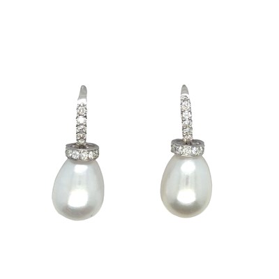 Lot 1068 - A pair of 18ct white gold bell-shaped cultured...