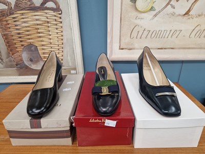 Lot 29 - Shoes - A pair of navy Magli court heels size...