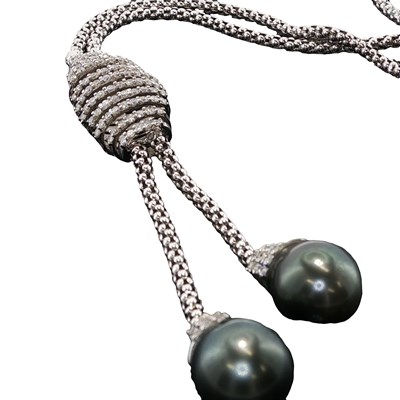 Lot 1022 - A hallmarked 18ct gold Tahitian cultured pearl...