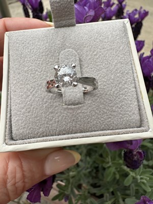 Lot 1028 - GIA-certified round brilliant-cut diamond...