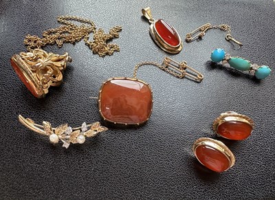 Lot 1055 - A small collection of antique and vintage...