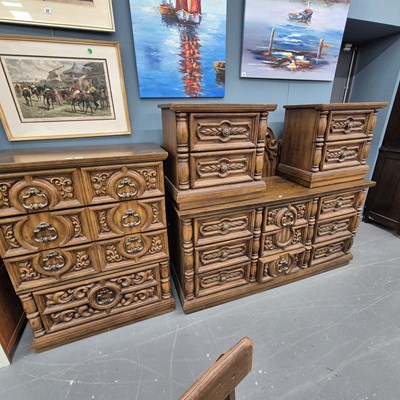 Lot 28 - An American bedroom suite