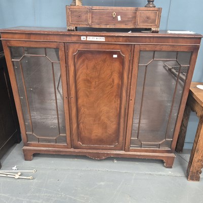 Lot 34 - A glazed low bookcase H 115  w 134 D 31cm