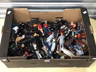 Lot 529 - A large collection of Dr Who figures
