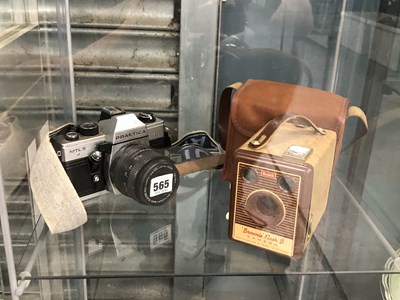 Lot 565 - A Zeiss Jena DDR 76756 camera, together with a...
