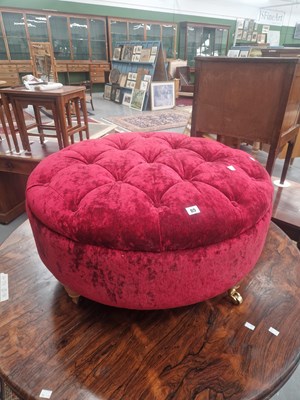 Lot 85 - A button upholstered round velvet ottoman H 43...