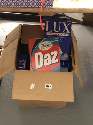 Lot 617 - A vintage box of Daz washing powder and boxes...