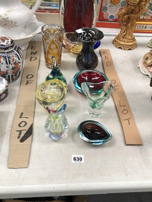 Lot 630 - Ten pieces of art glass to include vases,...