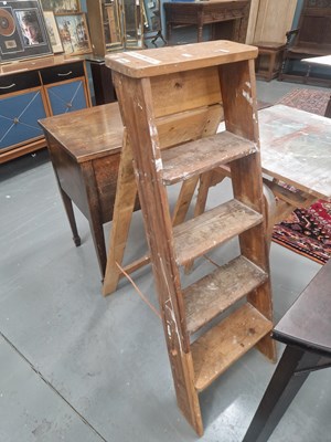 Lot 104 - A vintage pine four-rung step ladder H 111cm