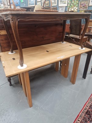 Lot 107 - An unusual 20th century oak fold over gateleg...