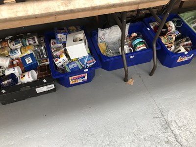Lot 640 - A large collection of collectable and novelty...