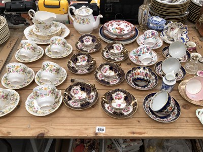 Lot 650 - Antique and later teacups and saucers, other...