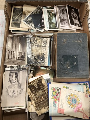 Lot 656 - Antique and vintage postcards and notecards