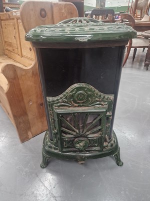 Lot 129 - A Franco-Belge 'Parisienne' majolica green and...