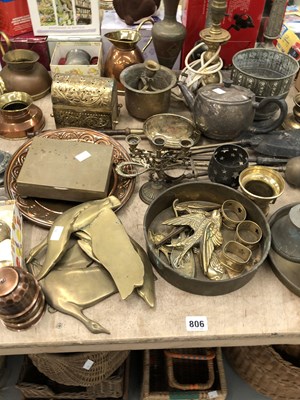 Lot 806 - Metalwares including brass lamp, cigarette box,...