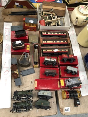 Lot 807 - Model railway to include Shell Oil carriages,...