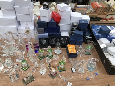 Lot 821 - Crystal glass and other ornaments, stands, etc.