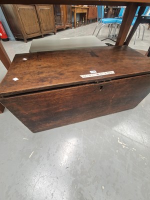 Lot 189 - A 19th century mahogany blanket box with...