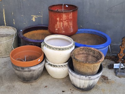 Lot 456 - A quantity of garden pots, including five...