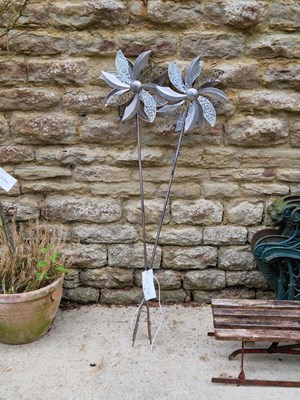 Lot 475 - A variety of metal garden ornaments