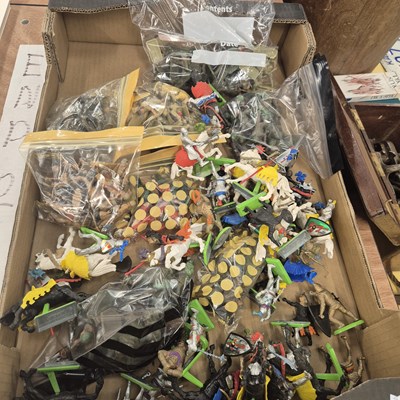 Lot 886 - A collection of diecast and plastic soldier...