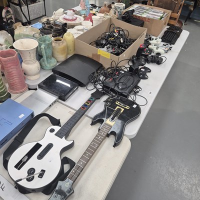 Lot 897 - A large collection of vintage Sega and other...