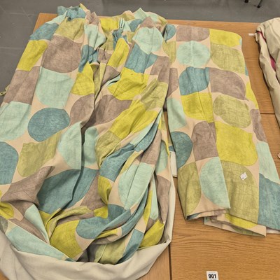 Lot 901 - A pair of retro design curtains 259 × 276cm cm