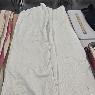 Lot 903 - A pair of cream swirl-pattern curtains 427 ×...