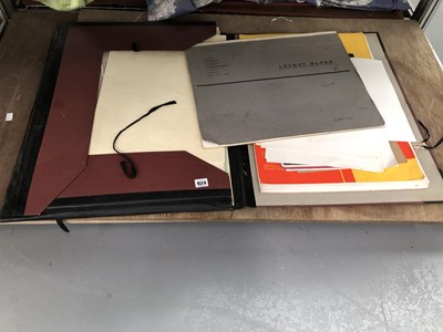 Lot 924 - A folio of artists paper